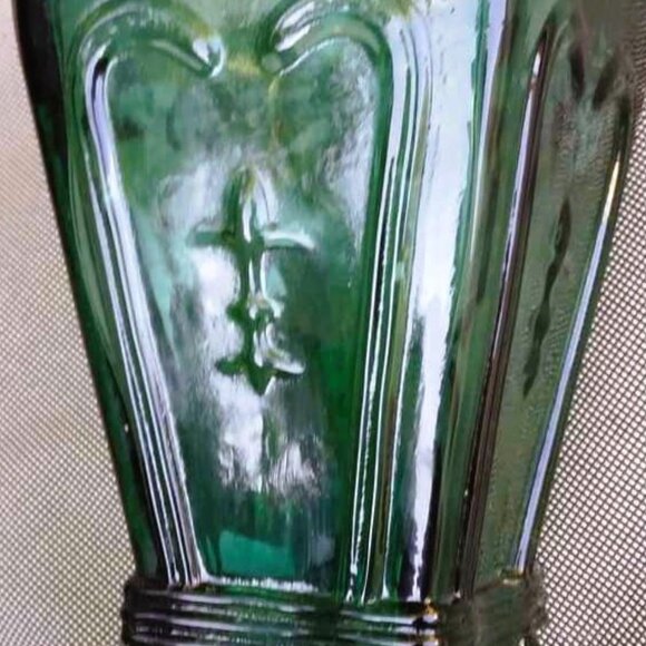 Vintage Emerald Green Art Glass Square Vase with Fleur de Lis Raised Pattern - Picture 9 of 11